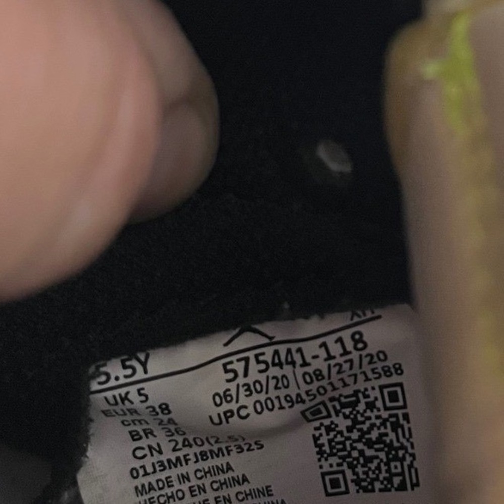 Nike Air Jordan 1 Retro High OG Volt Gold Kids 5.5Y White Black 575441-118 - Picture 7 of 7